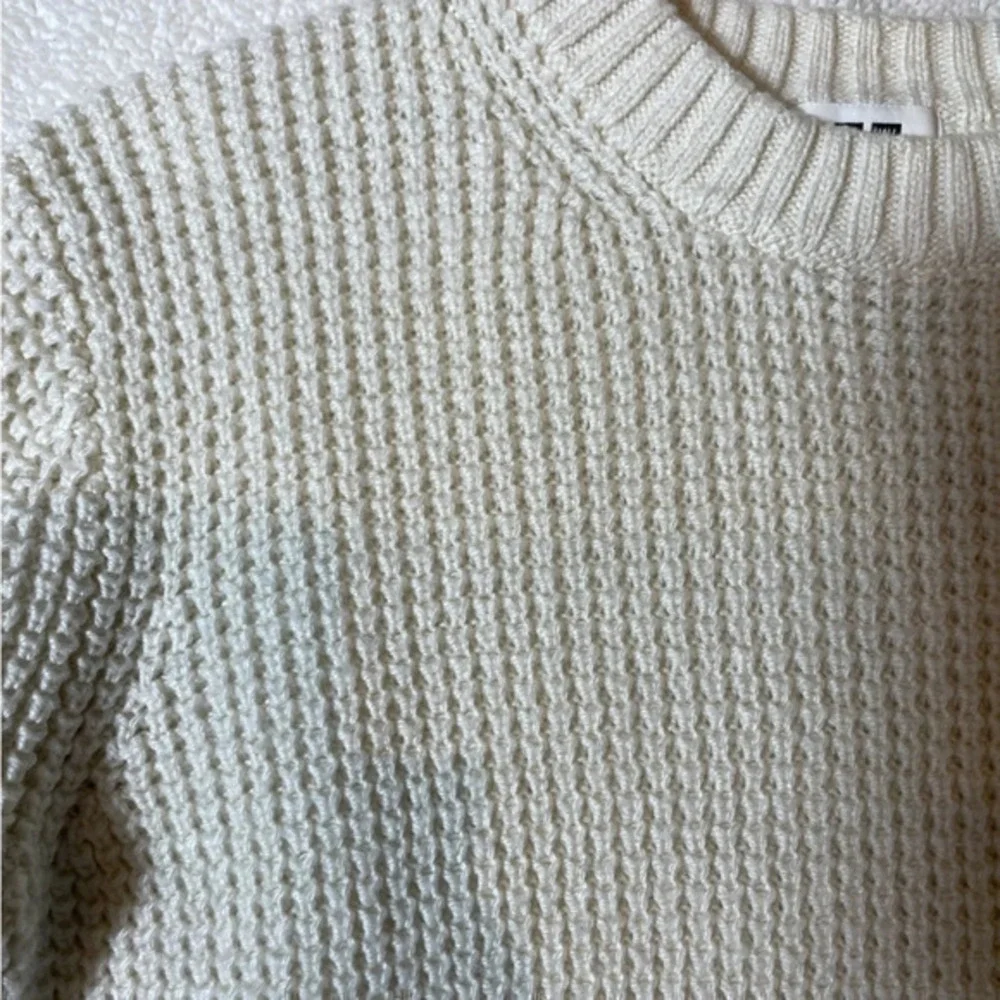 Uniqlo Creme  Textured Crewneck Wool Blend Sweater - Picture 9 of 15